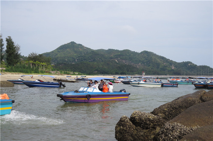 乘飞艇出海